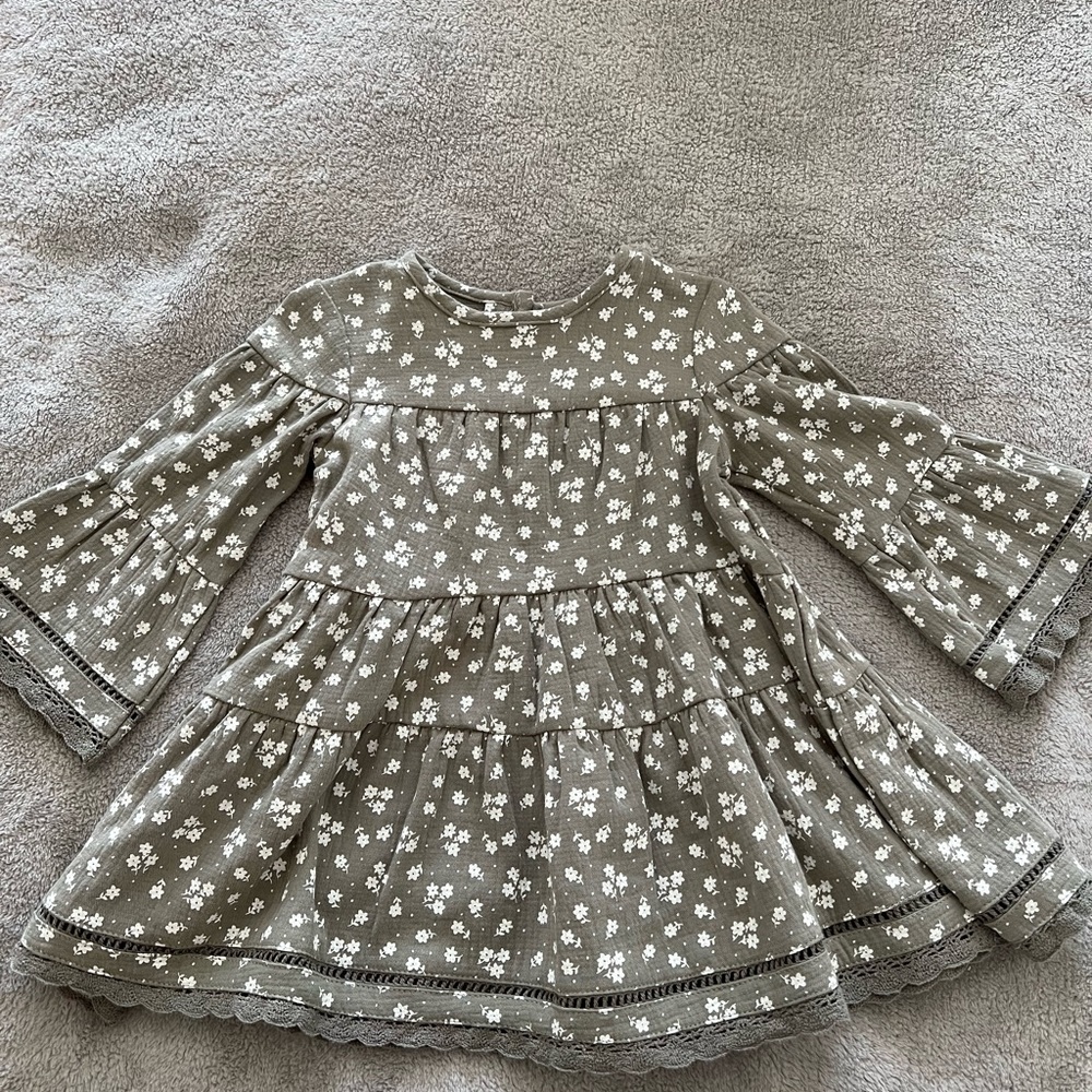 Quincy Mae green girls dress size 18-24months brand new with tags!
